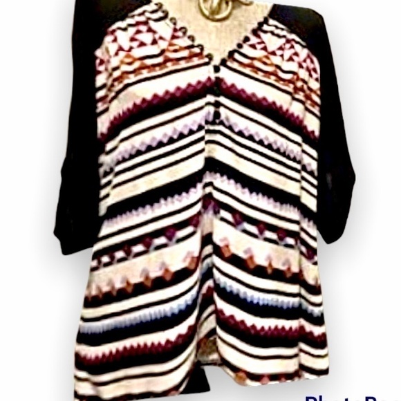 BCBG Blouse, 3/4 button up sleeve, geometric design. - Picture 9 of 10